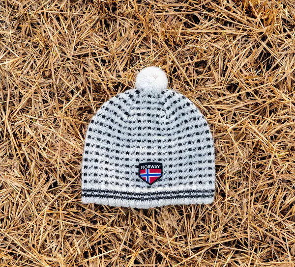 Main Image Woollen hat with pom-pom, Islender pattern, ...